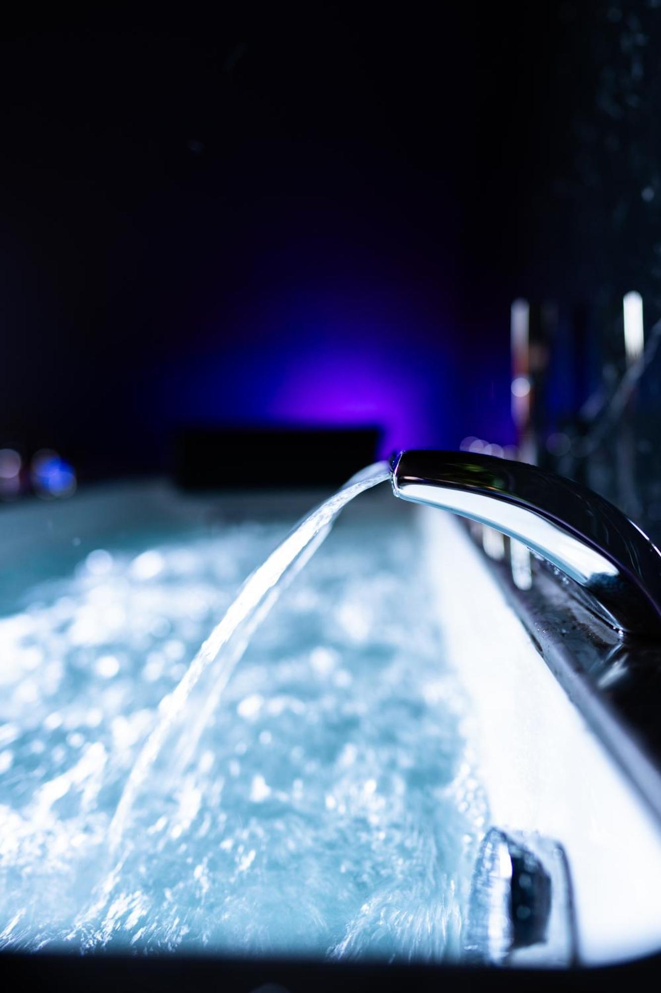 L'Evasion, Romantisme, Volupte & Jacuzzi 索米尔 外观 照片